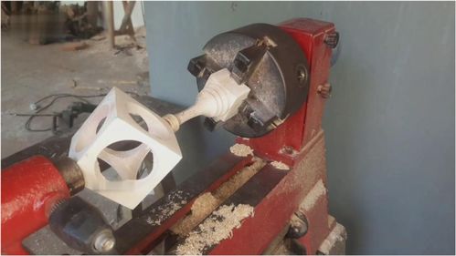 小木塊上機(jī)床制作工藝品,終于知道這東西是怎么做的了